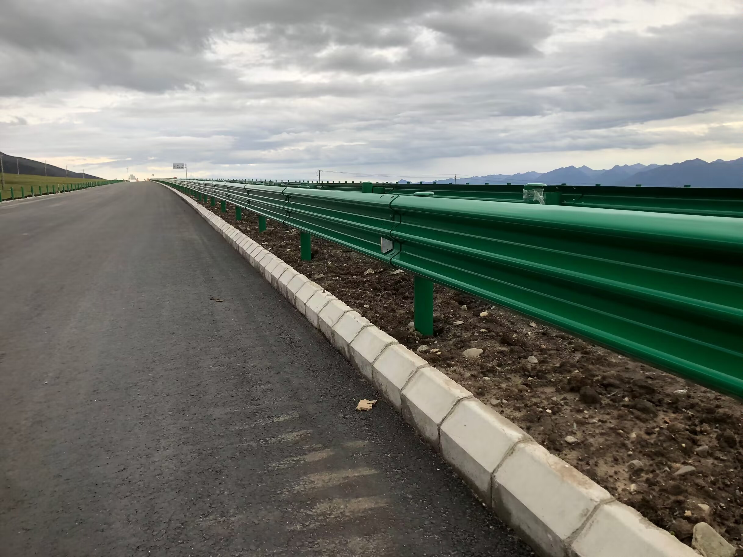 洛隆县乡村公路波形护栏高速公路波形护栏 - 推荐